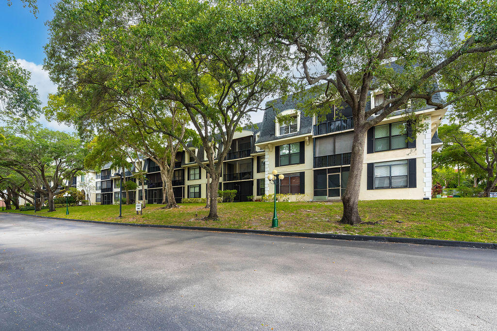 3680 Inverrary Drive, Unit 1V Lauderhill, FL 33319 - Photo 27 of 35 3680InverraryLnDrapt1V.Lauderhill-27