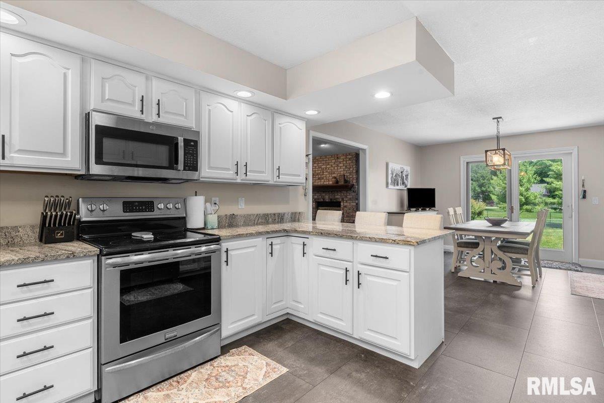 6808 Ninebark Drive Springfield, IL 62712 - Photo 14 of 45