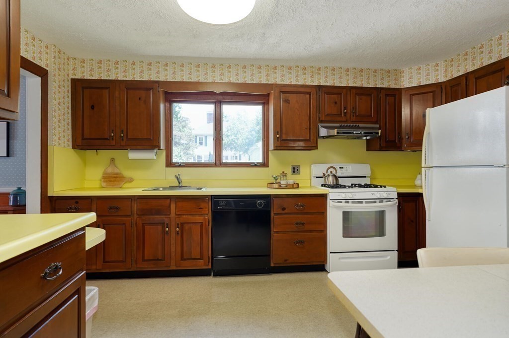 62 Robbins Road Arlington, MA 02476 - Photo 11 of 29