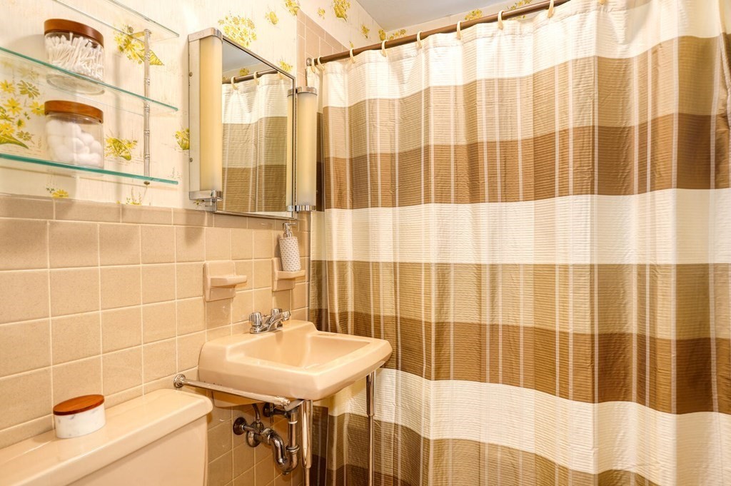 62 Robbins Road Arlington, MA 02476 - Photo 17 of 29