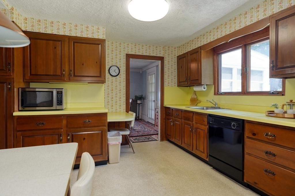 62 Robbins Road Arlington, MA 02476 - Photo 10 of 29