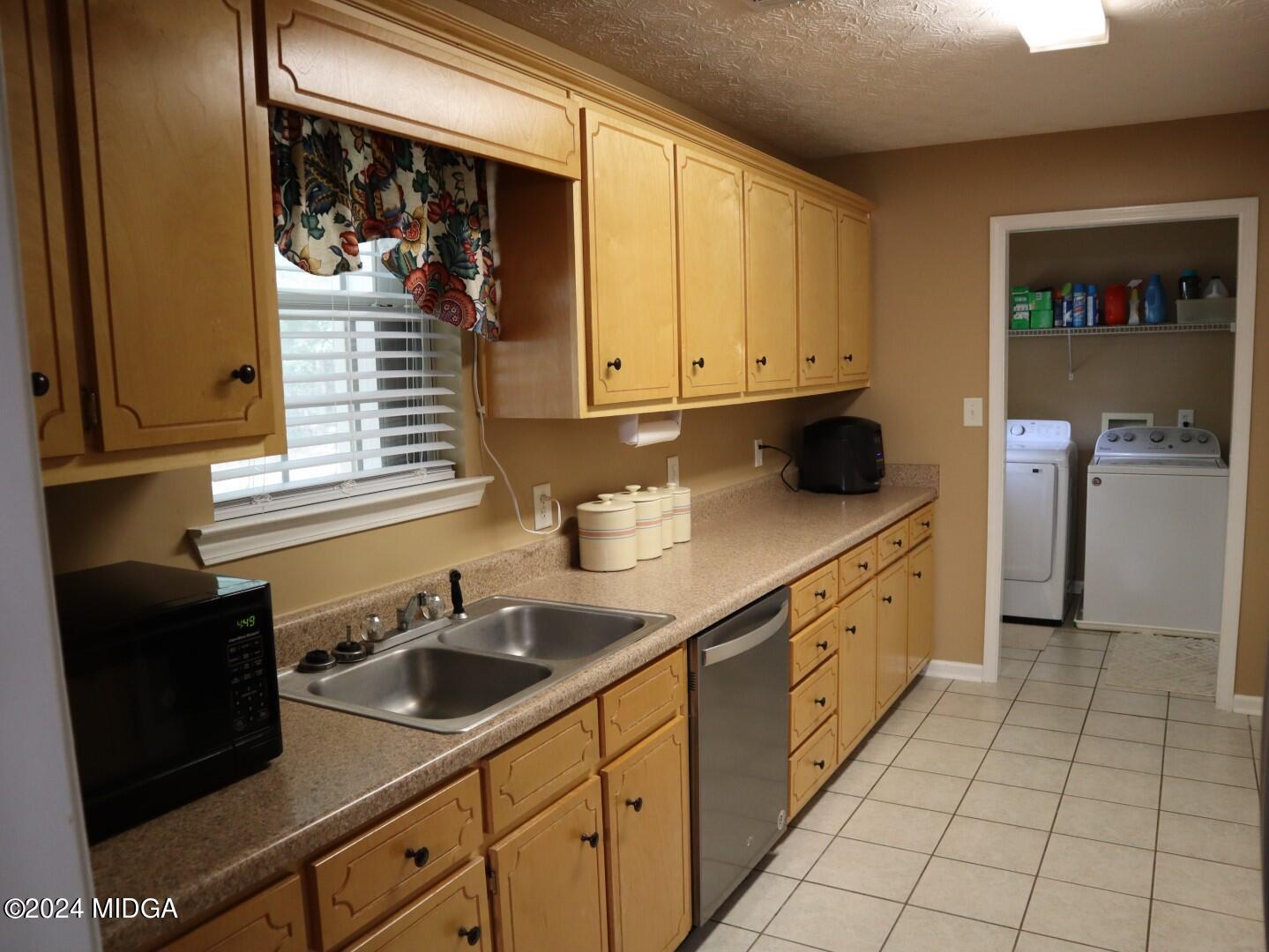 1456 Teagle Road Forsyth, GA 31029 - Photo 6 of 15 6 Kitchen