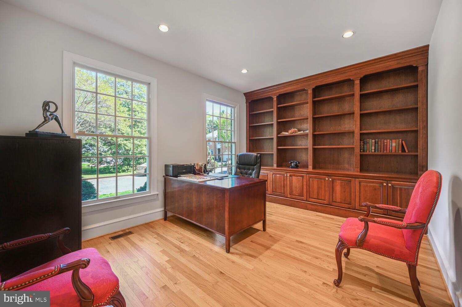 7401 Honesty Way Bethesda, MD 20817 - Photo 16 of 54 a living room with furniture and a flat screen tv