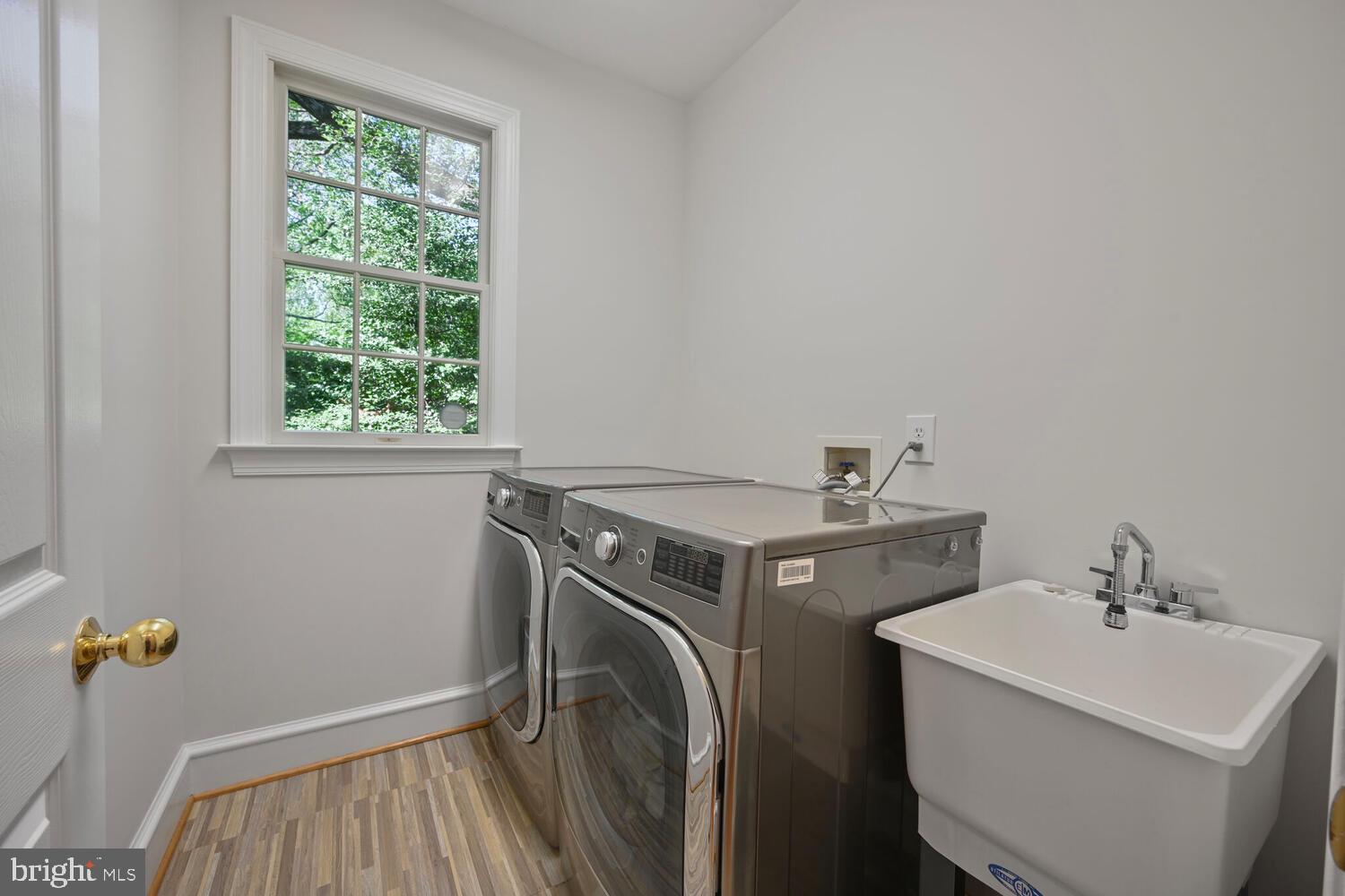 7401 Honesty Way Bethesda, MD 20817 - Photo 17 of 54 a utility room with dryer and washer