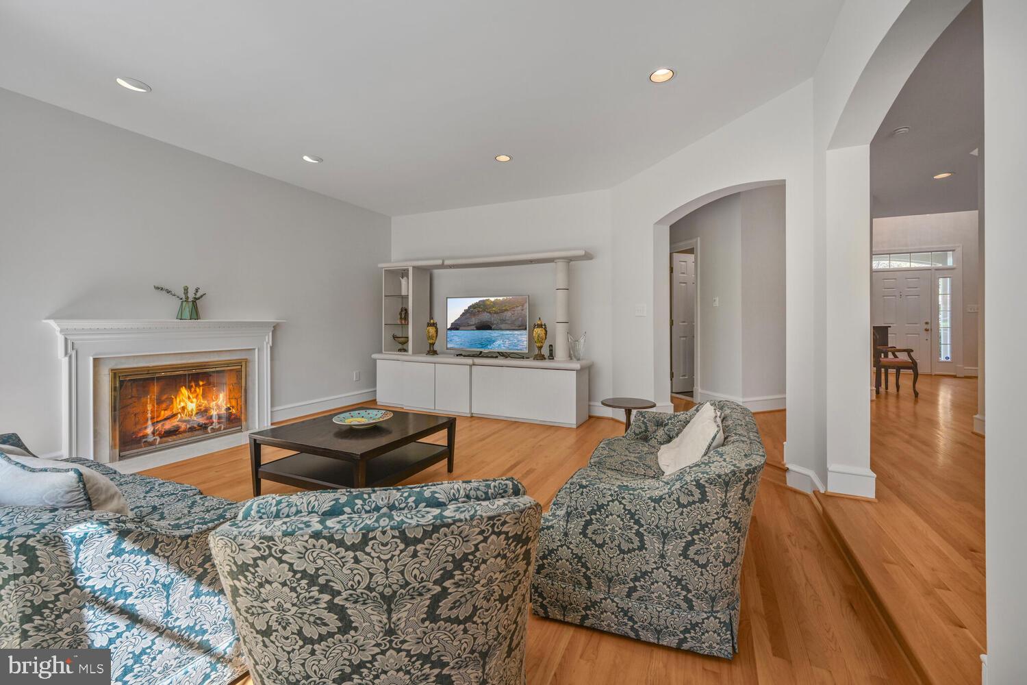 7401 Honesty Way Bethesda, MD 20817 - Photo 9 of 54 a living room with furniture and a flat screen tv