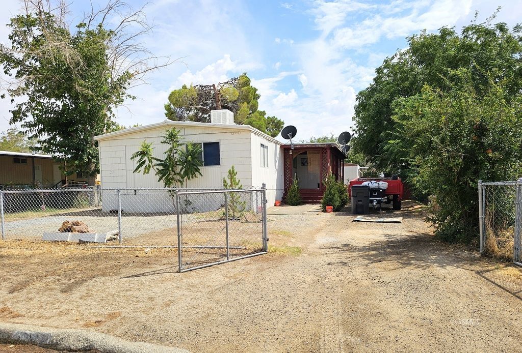 5221 Ocotillo Avenue Ridgecrest, CA 93555 - Photo 1 of 43