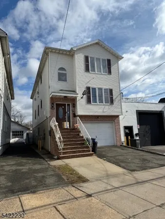 $2,600 | 443 3rd Avenue, Elizabeth Port, NJ 07206