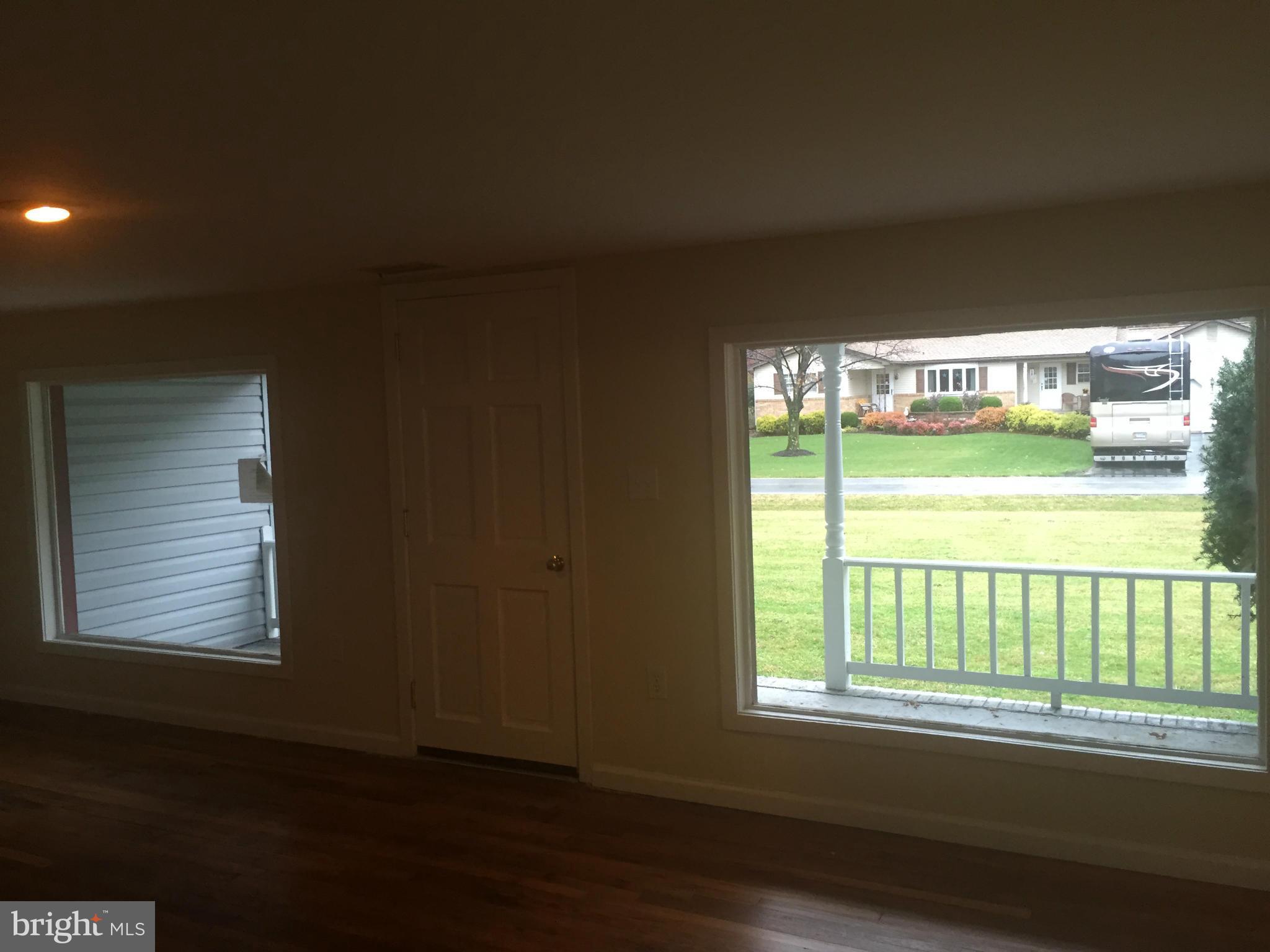 10516 Powell Road Thurmont, MD 21788 - Photo 8 of 30 Living Room