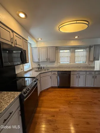 $3,000 | 1960 Eastern Parkway, Schenectady, NY 12309