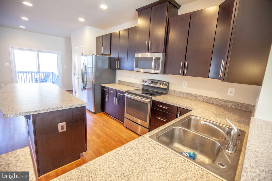 139 Gauley Riv Path Falling Waters, WV 25419 - Photo 8 of 43 Kitchen
