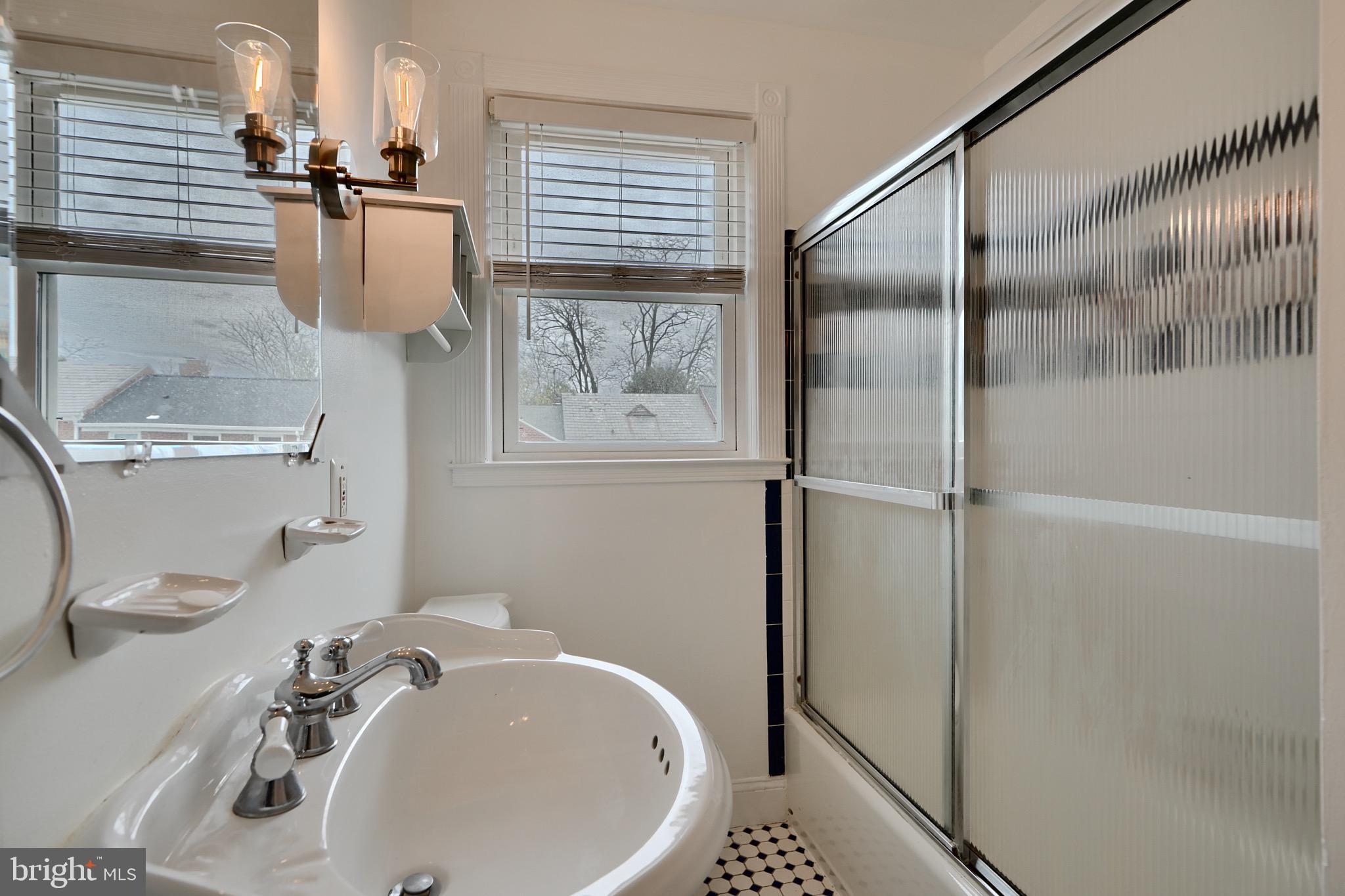 14 Briarwood Road Baltimore, MD 21228 - Photo 18 of 30 Full bath