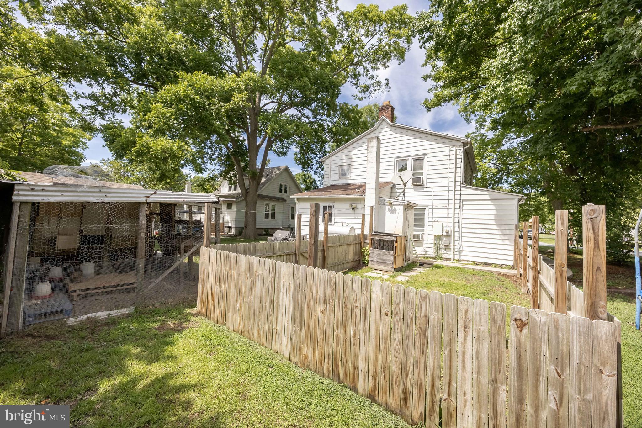 26467 Mariners Road Crisfield, MD 21817 - Photo 5 of 44 a front view of house with yard