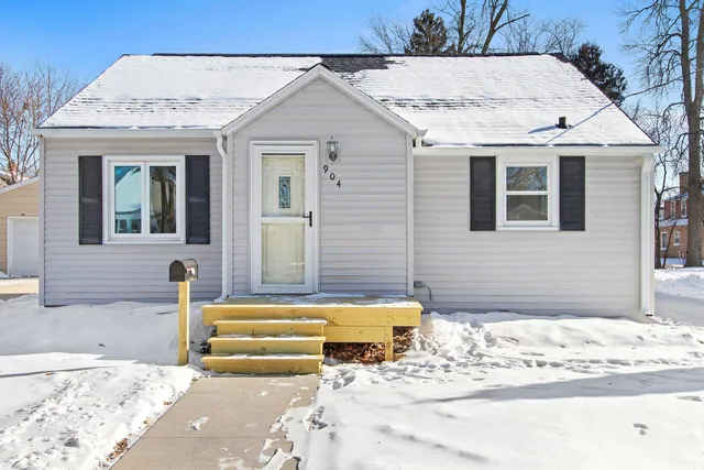 $269,900 | 904 North Gillett Street, Appleton, WI 54914
