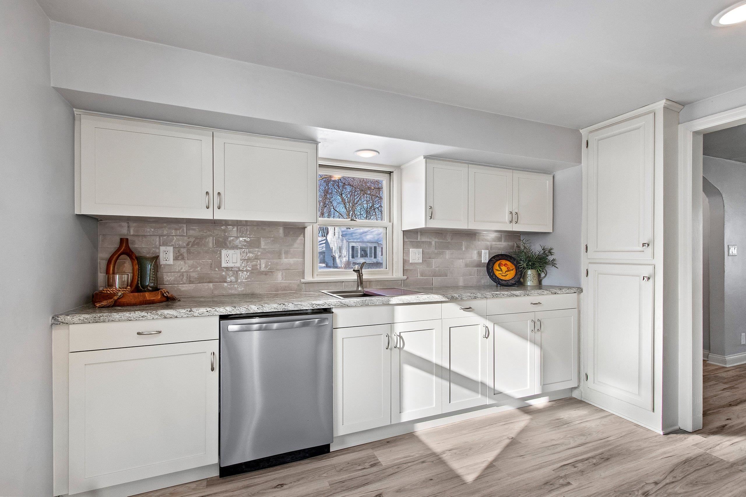 904 North Gillett Street Appleton, WI 54914 - Photo 11 of 37