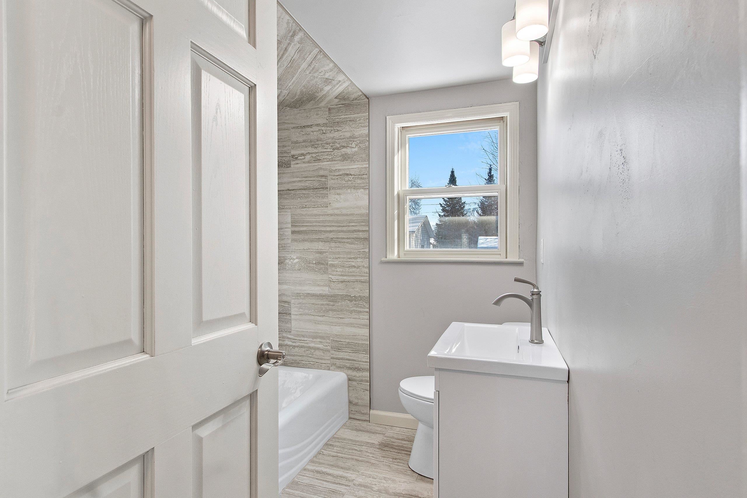 904 North Gillett Street Appleton, WI 54914 - Photo 19 of 37