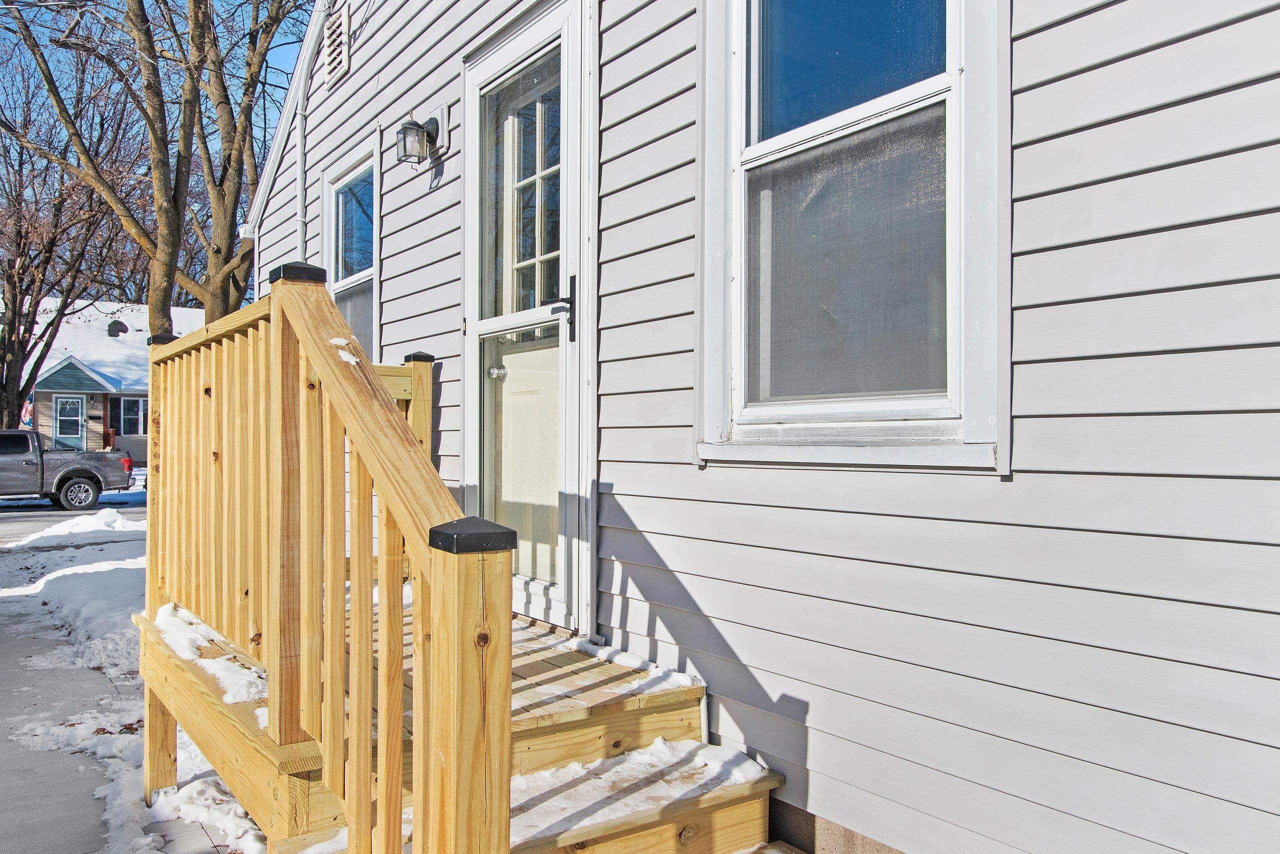 904 North Gillett Street Appleton, WI 54914 - Photo 3 of 37