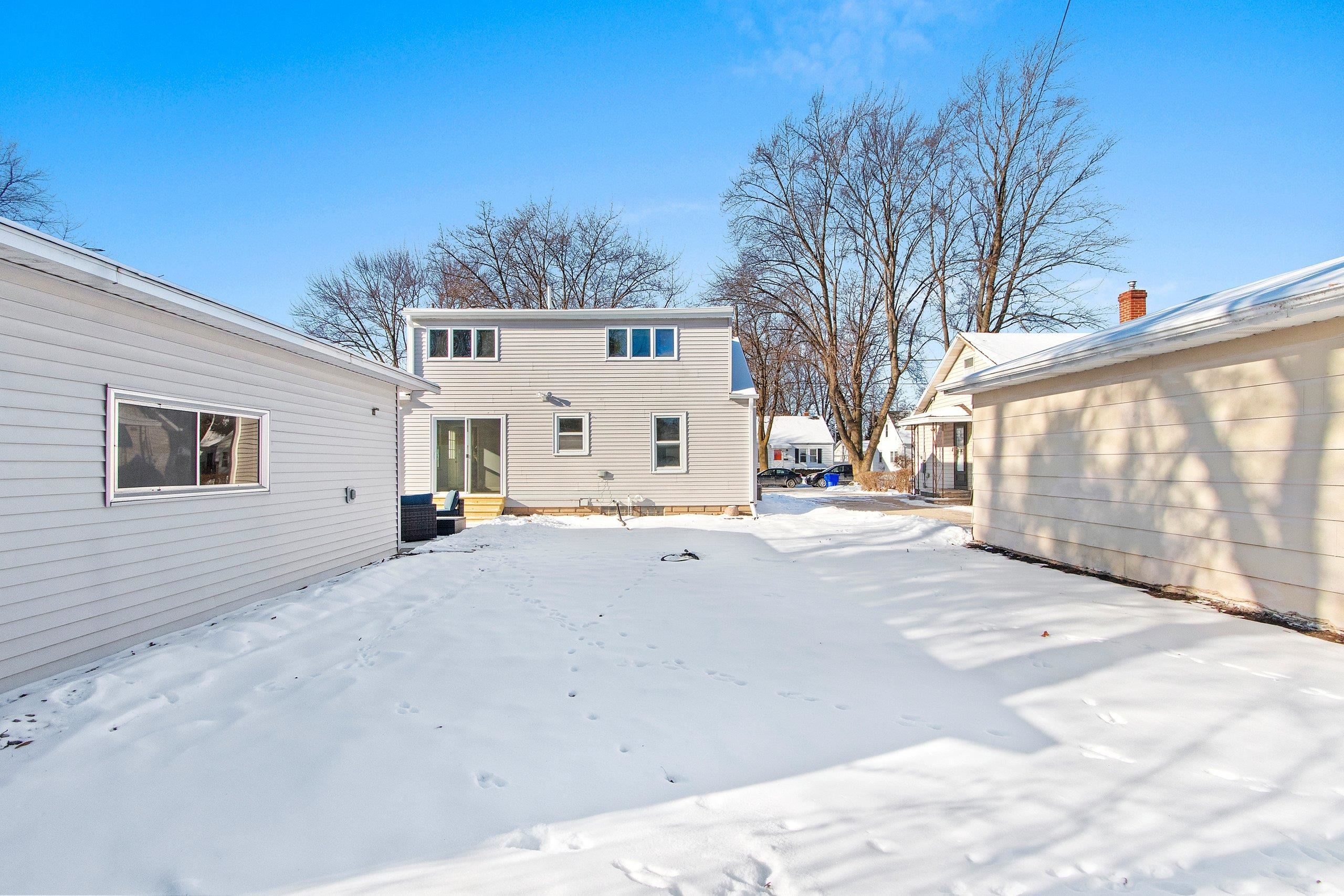 904 North Gillett Street Appleton, WI 54914 - Photo 33 of 37