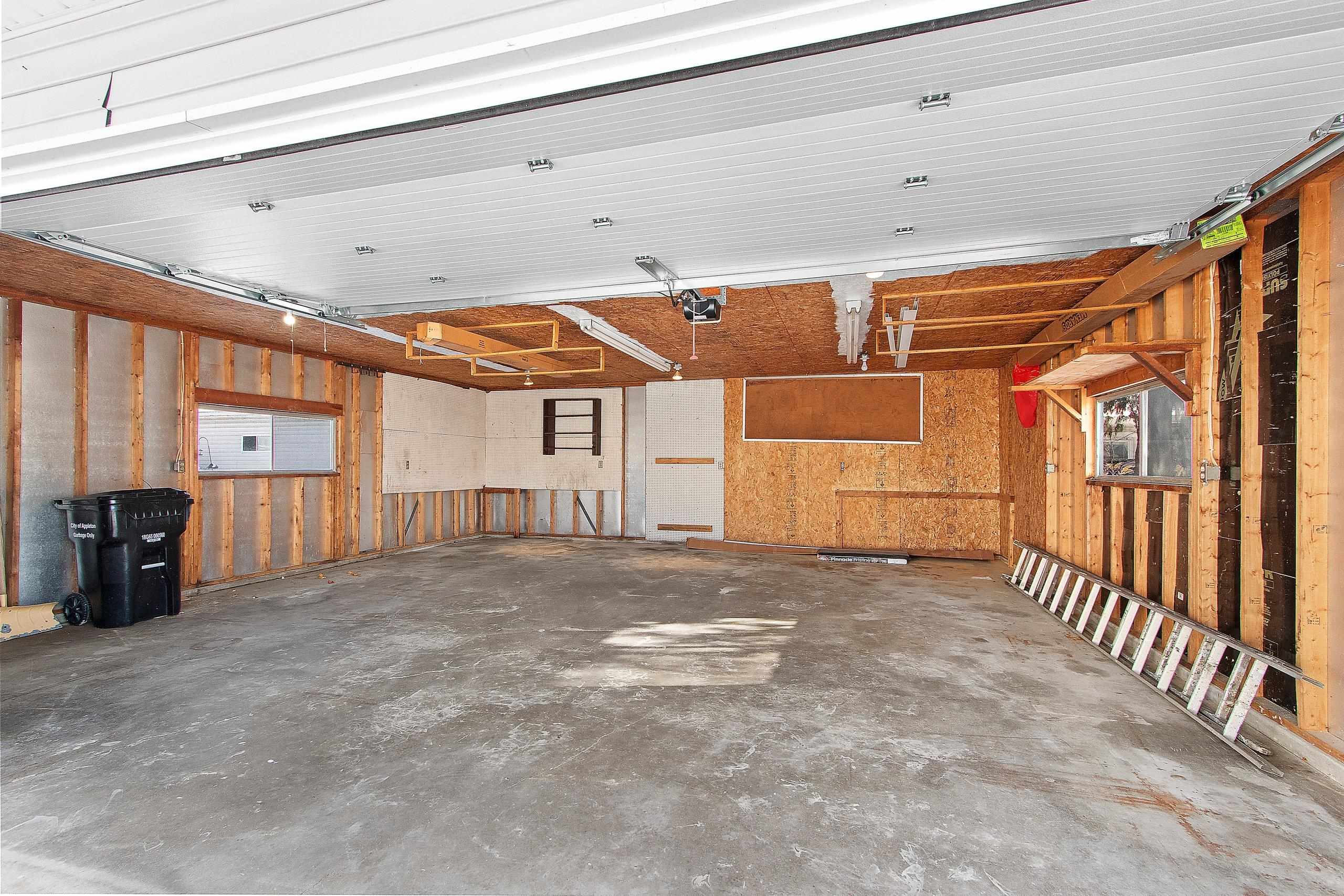 904 North Gillett Street Appleton, WI 54914 - Photo 6 of 37