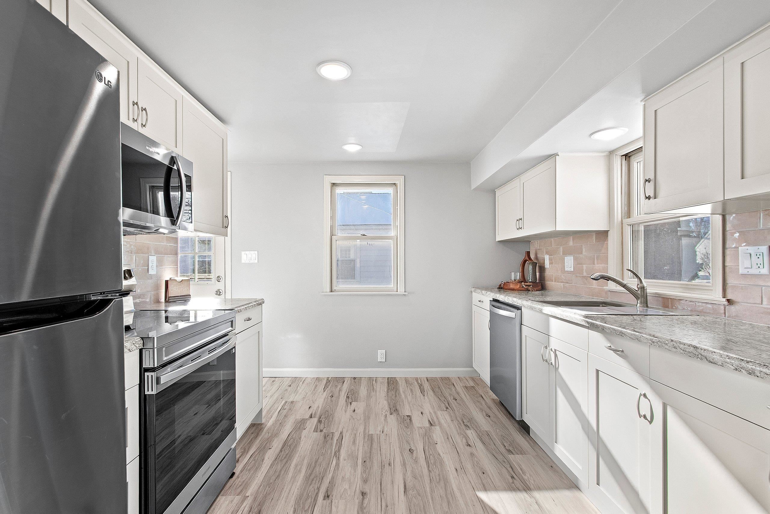 904 North Gillett Street Appleton, WI 54914 - Photo 8 of 37