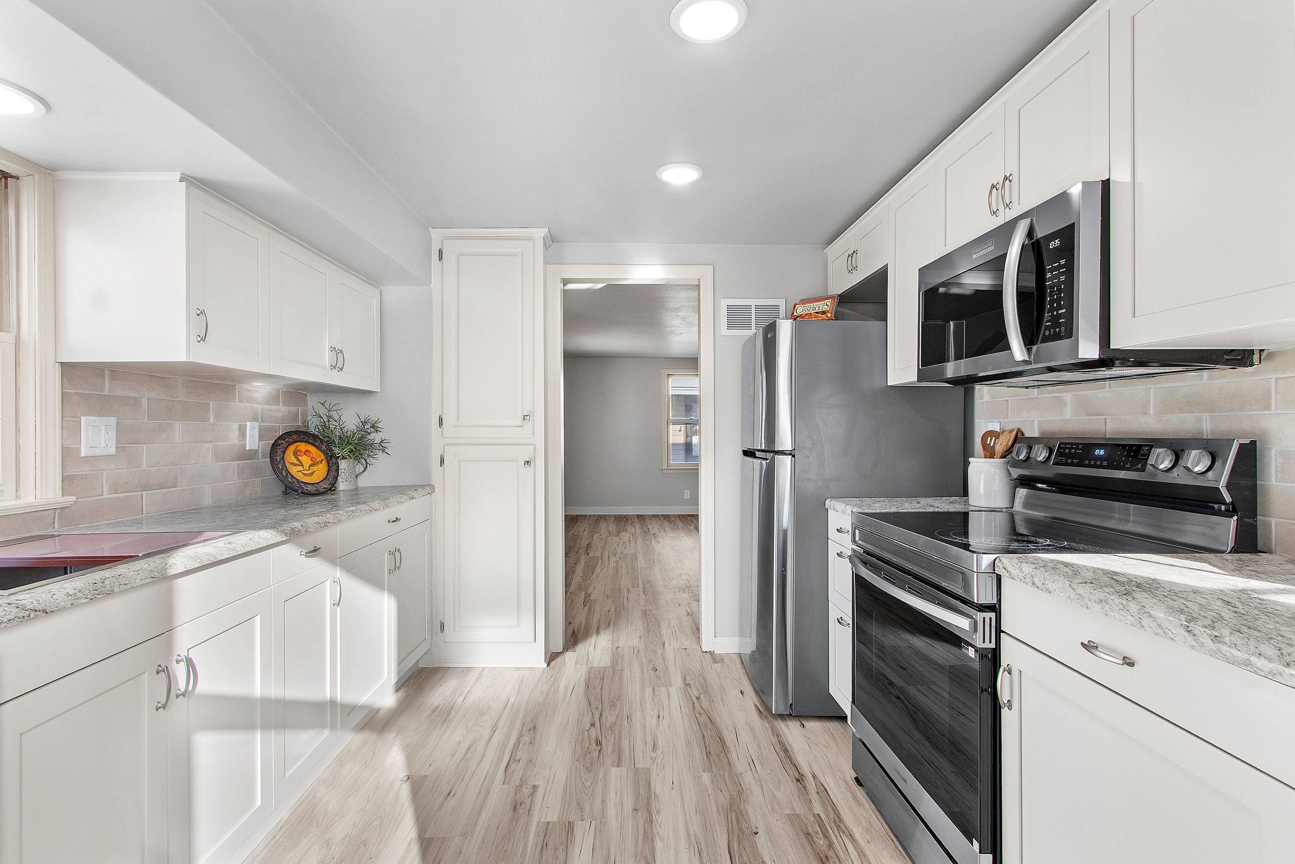 904 North Gillett Street Appleton, WI 54914 - Photo 9 of 37