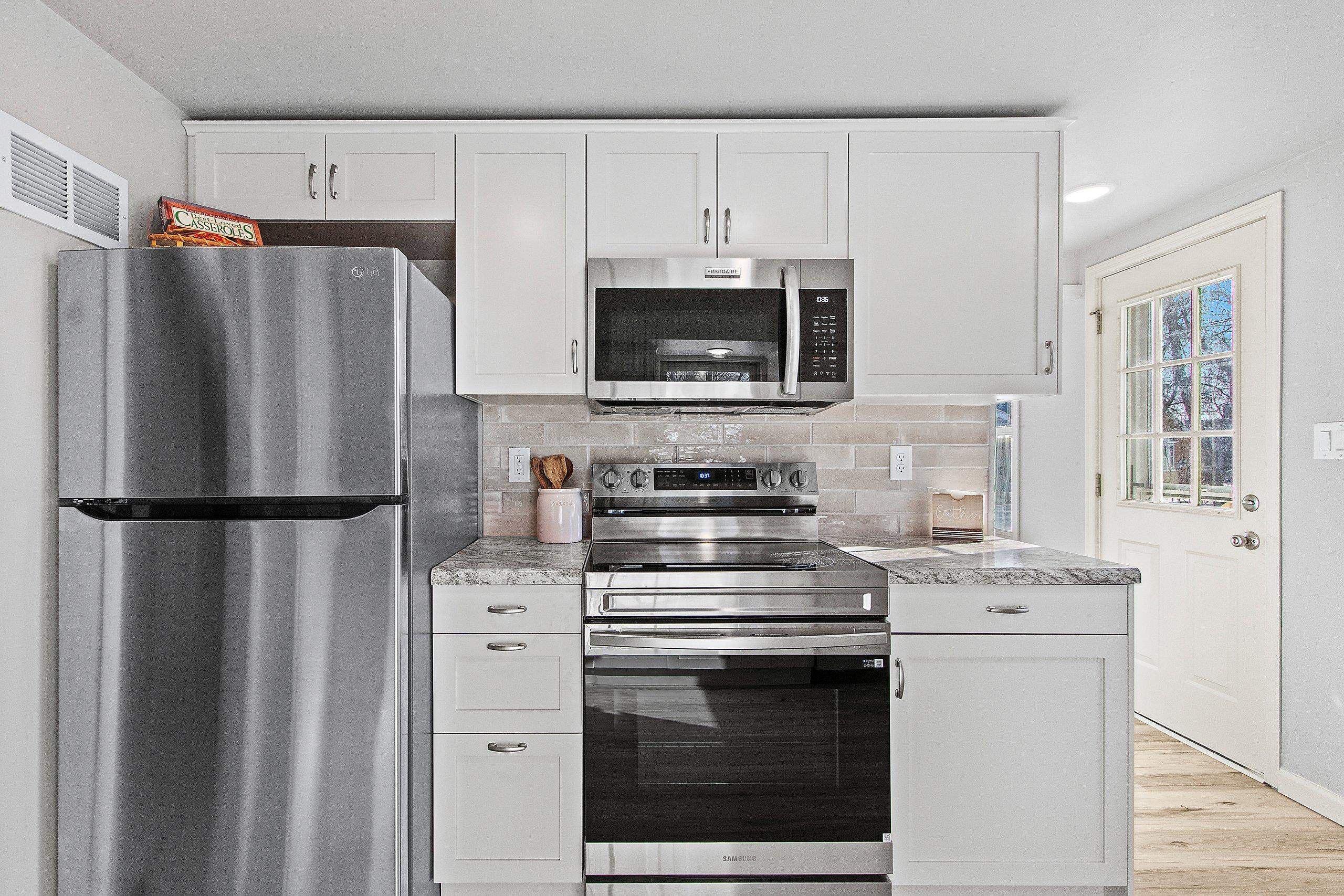 904 North Gillett Street Appleton, WI 54914 - Photo 10 of 37