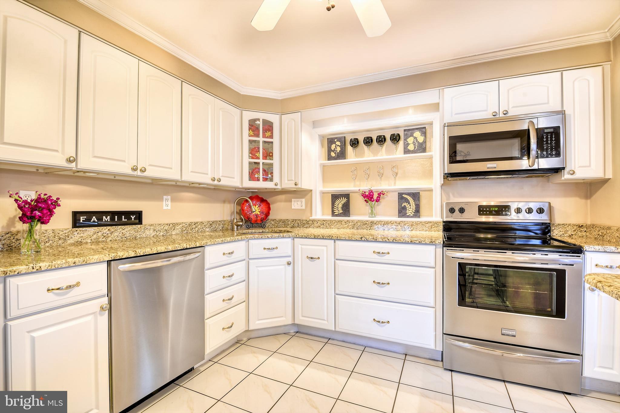 934 Starbit Road Baltimore, MD 21286 - Photo 4 of 59 Gallery Image 4
