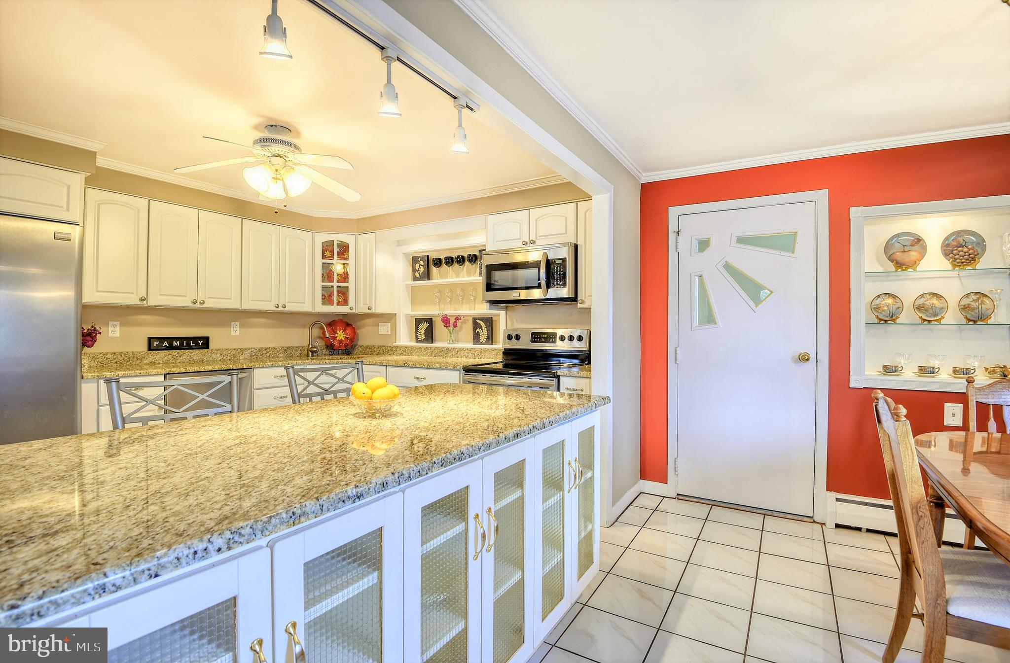 934 Starbit Road Baltimore, MD 21286 - Photo 5 of 59 Gallery Image 5