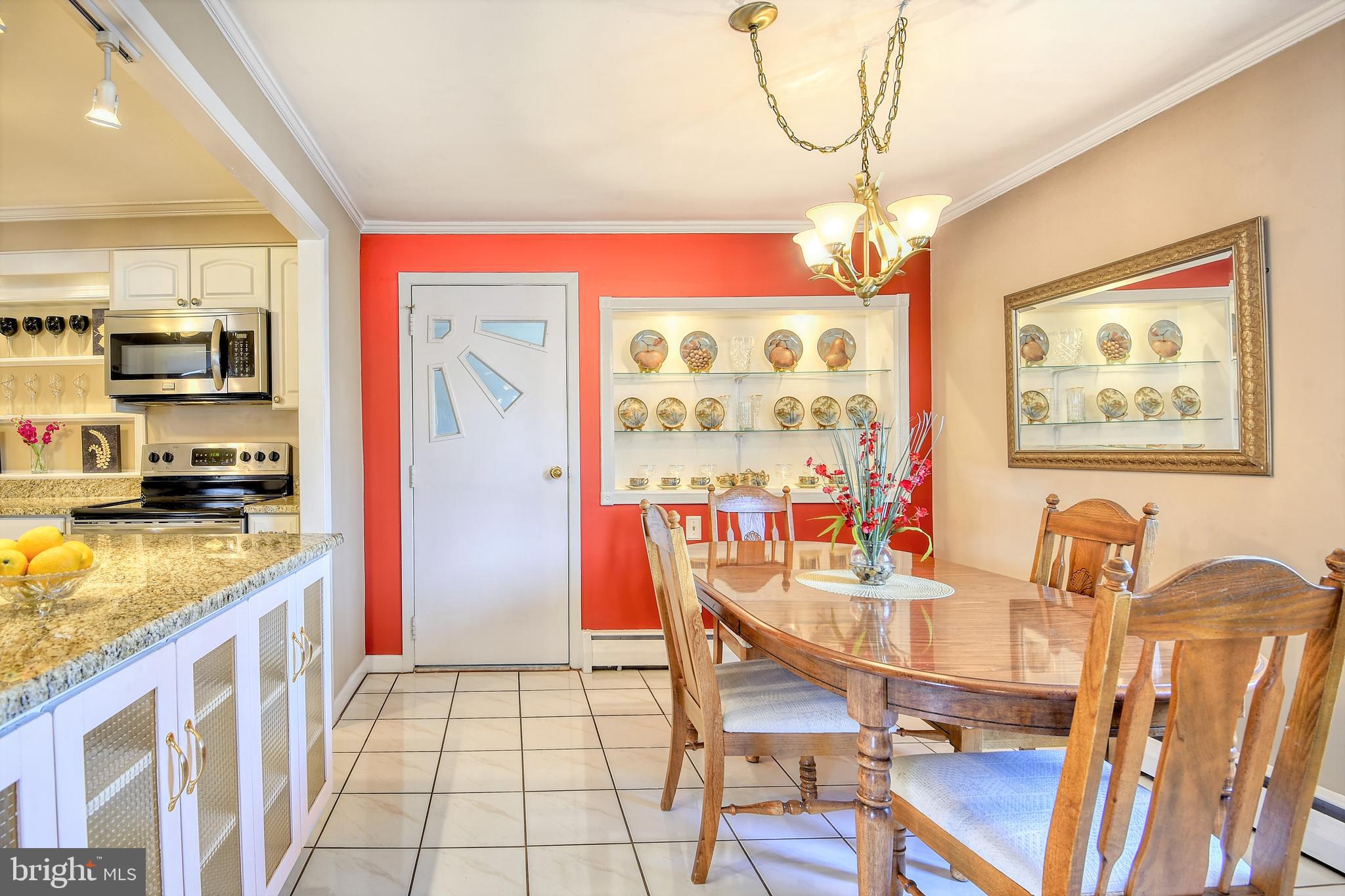 934 Starbit Road Baltimore, MD 21286 - Photo 6 of 59 Gallery Image 6