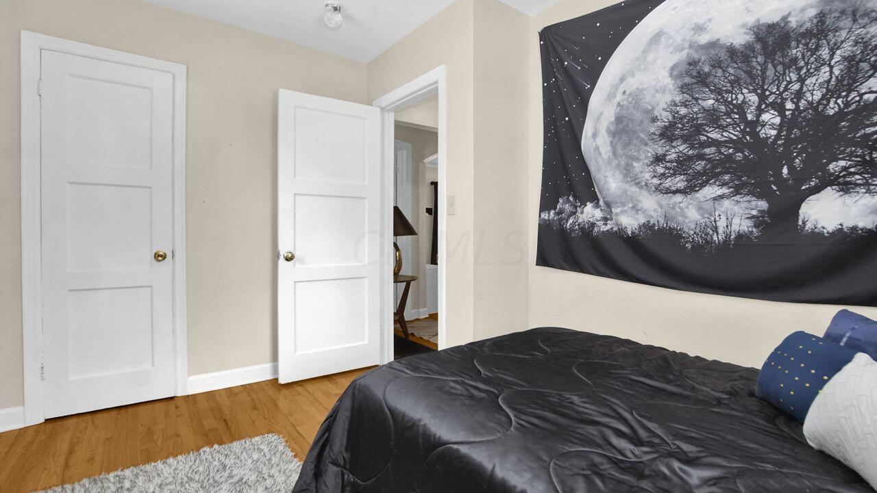 513 Elaine Road Columbus, OH 43213 - Photo 13 of 27 1st floor bedroom
