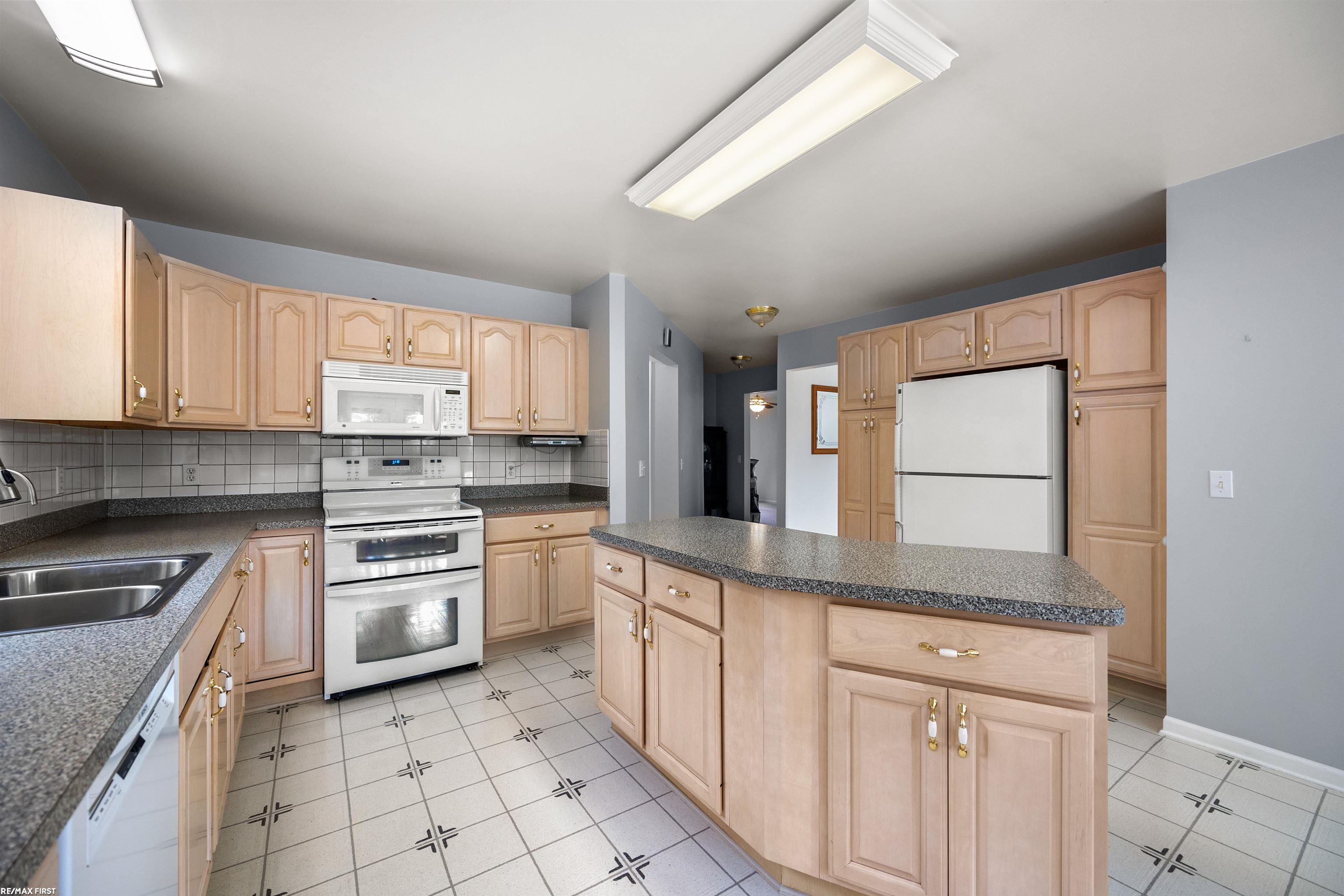 31900 Armada Ridge Road Richmond, MI 48062 - Photo 10 of 56 50134518-f16b9734-0760-411c-89d5-80b6a096ef61.JPG