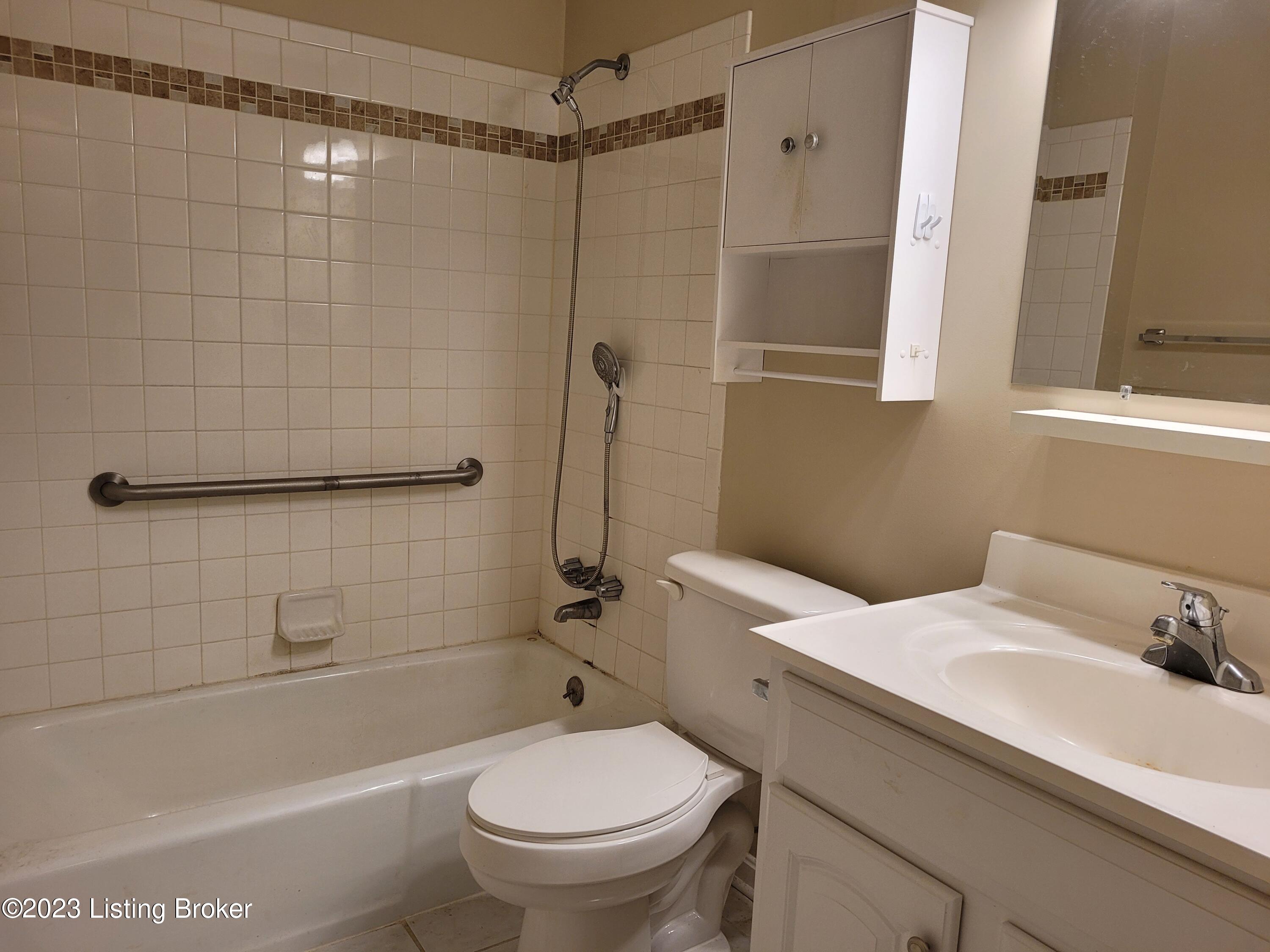 6703 Watch Hill Road Louisville, KY 40228 - Photo 12 of 23 Full Bathroom on 3rd level