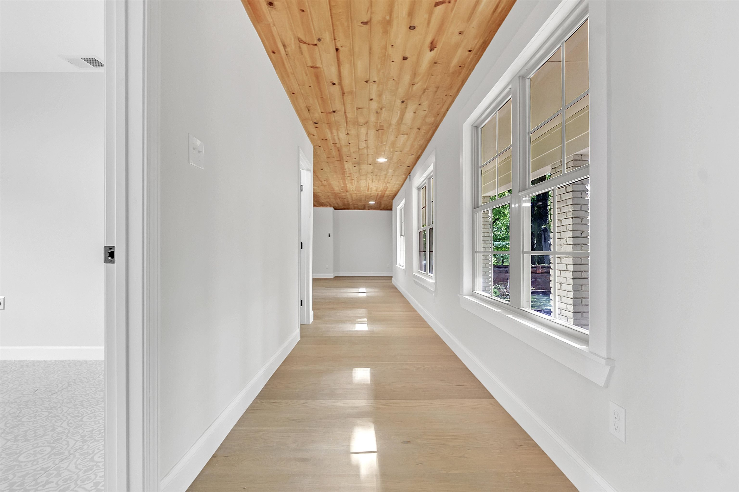 5385 Walnut Grove Road Memphis, TN 38120 - Photo 16 of 39 a view of a hallway with windows
