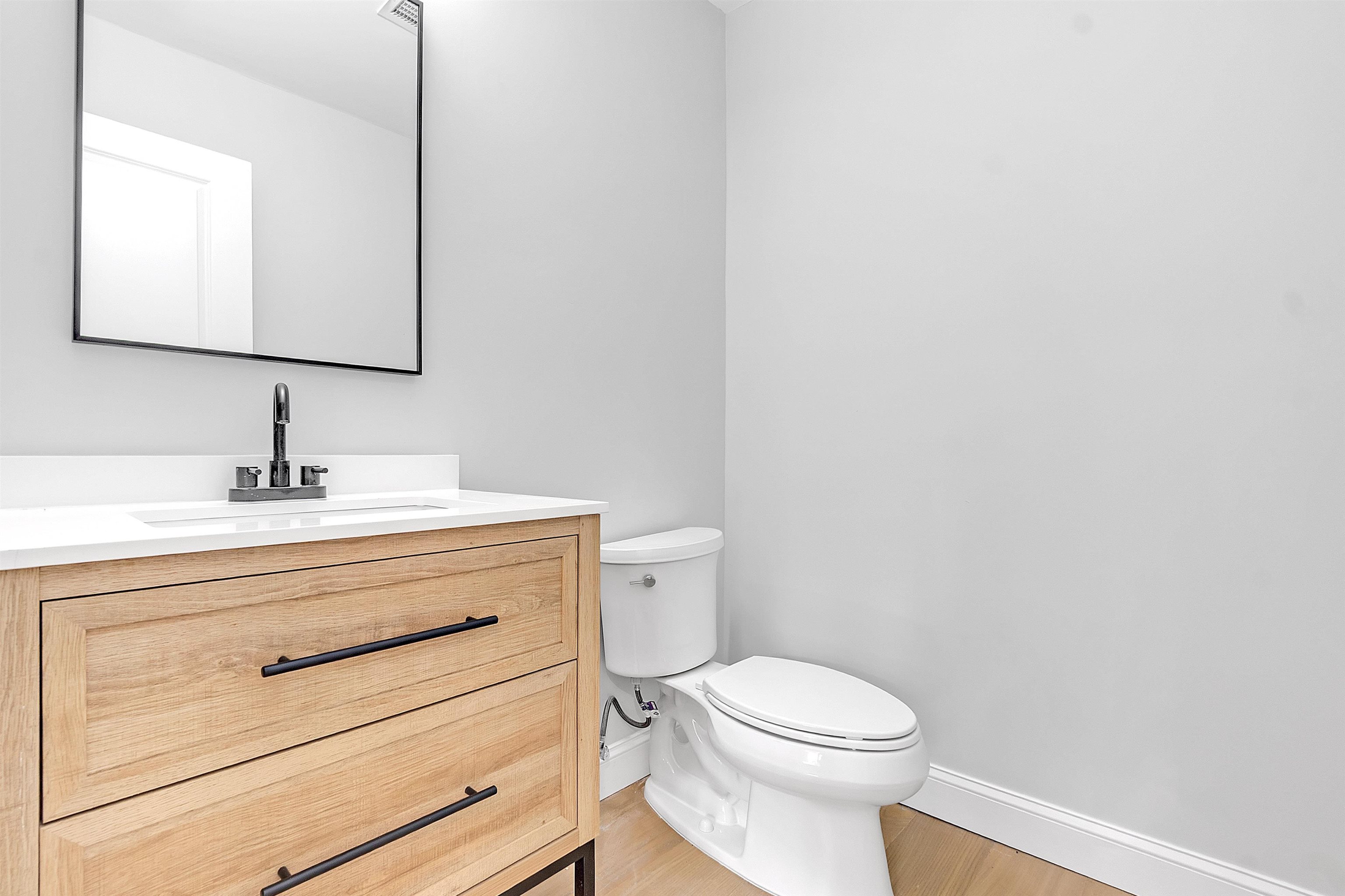 5385 Walnut Grove Road Memphis, TN 38120 - Photo 17 of 39 a bathroom with a toilet sink and mirror