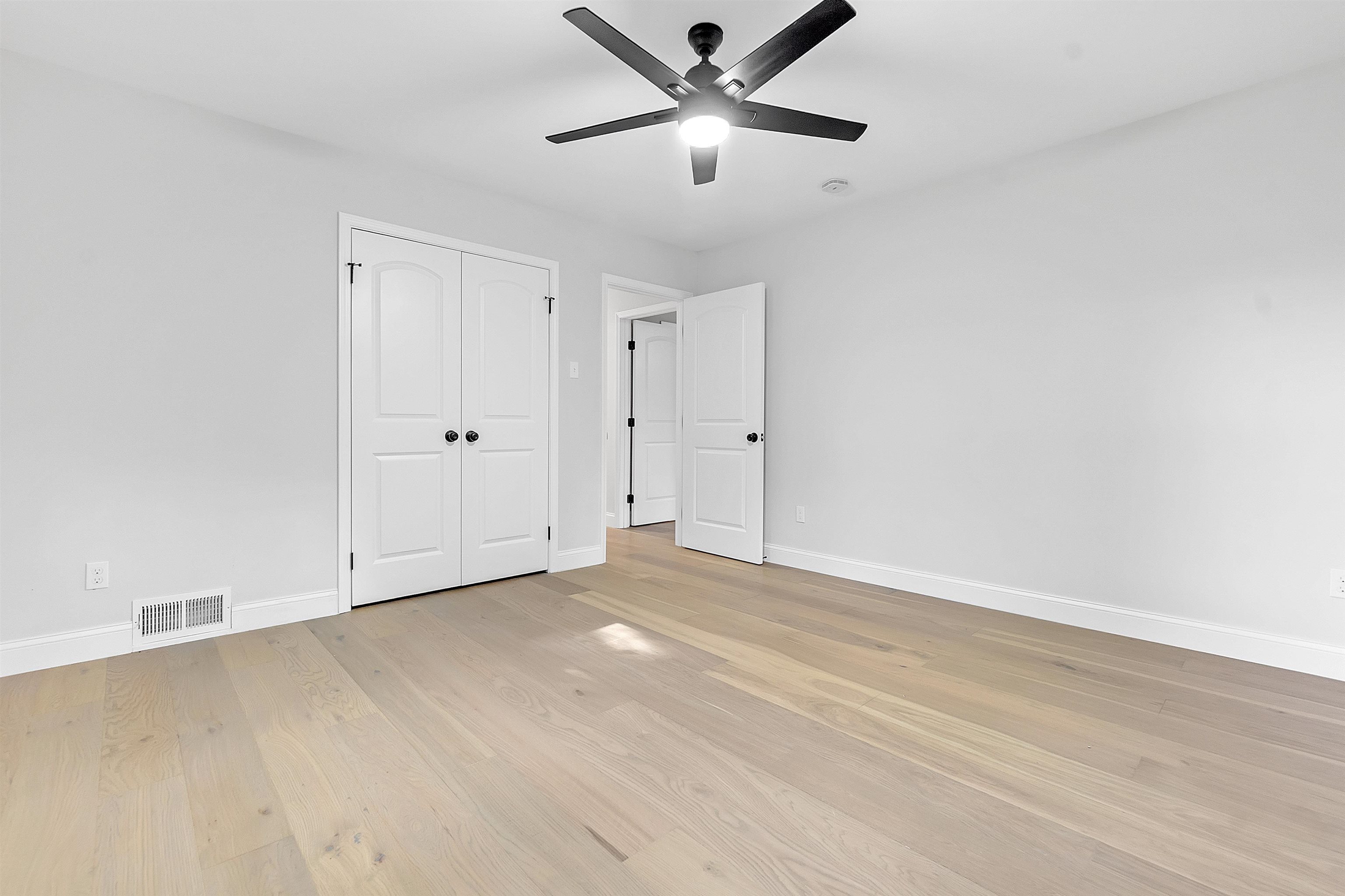 5385 Walnut Grove Road Memphis, TN 38120 - Photo 21 of 39 a view of an empty room