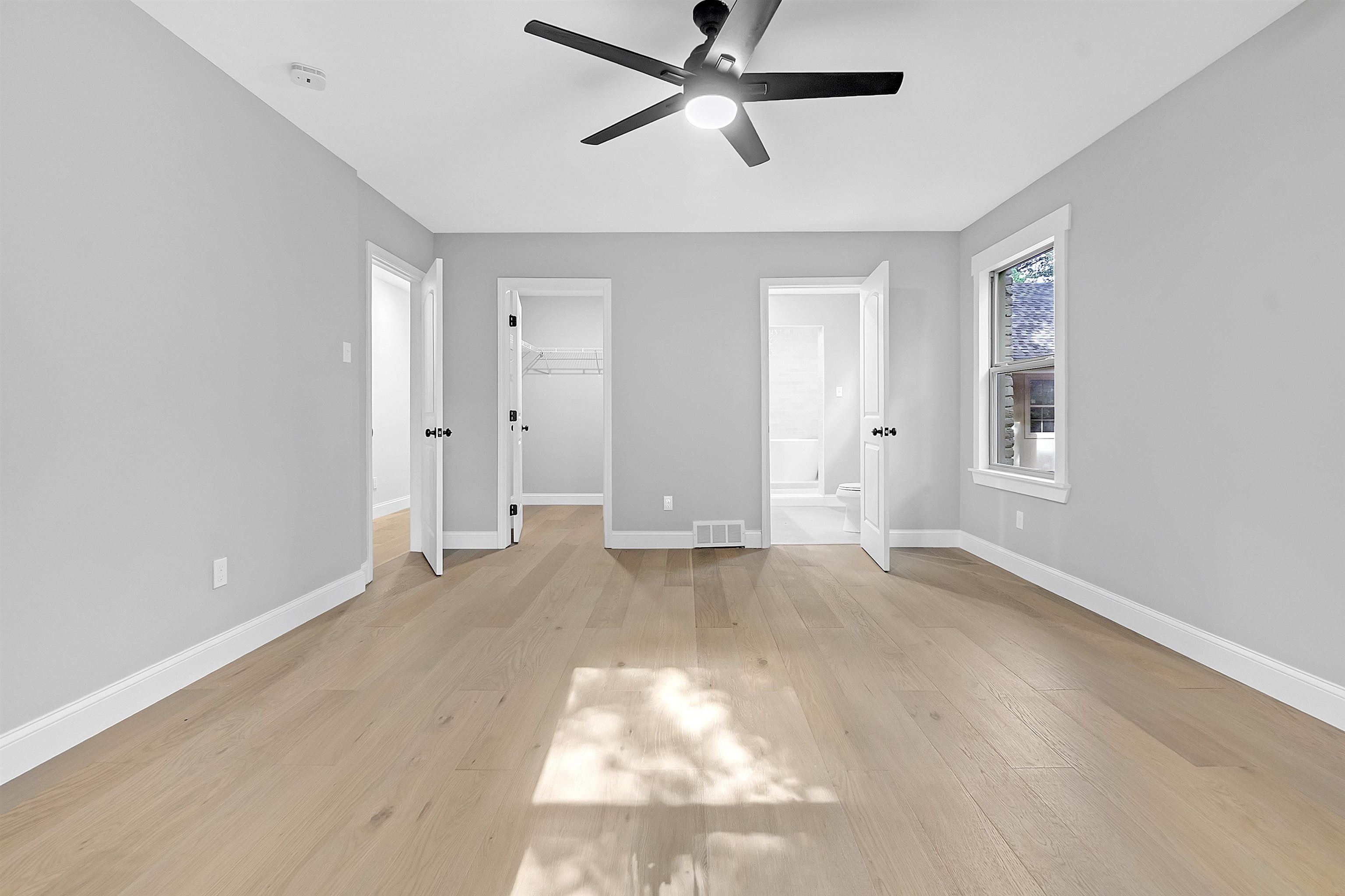 5385 Walnut Grove Road Memphis, TN 38120 - Photo 23 of 39 a view of a livingroom with a ceiling fan and window
