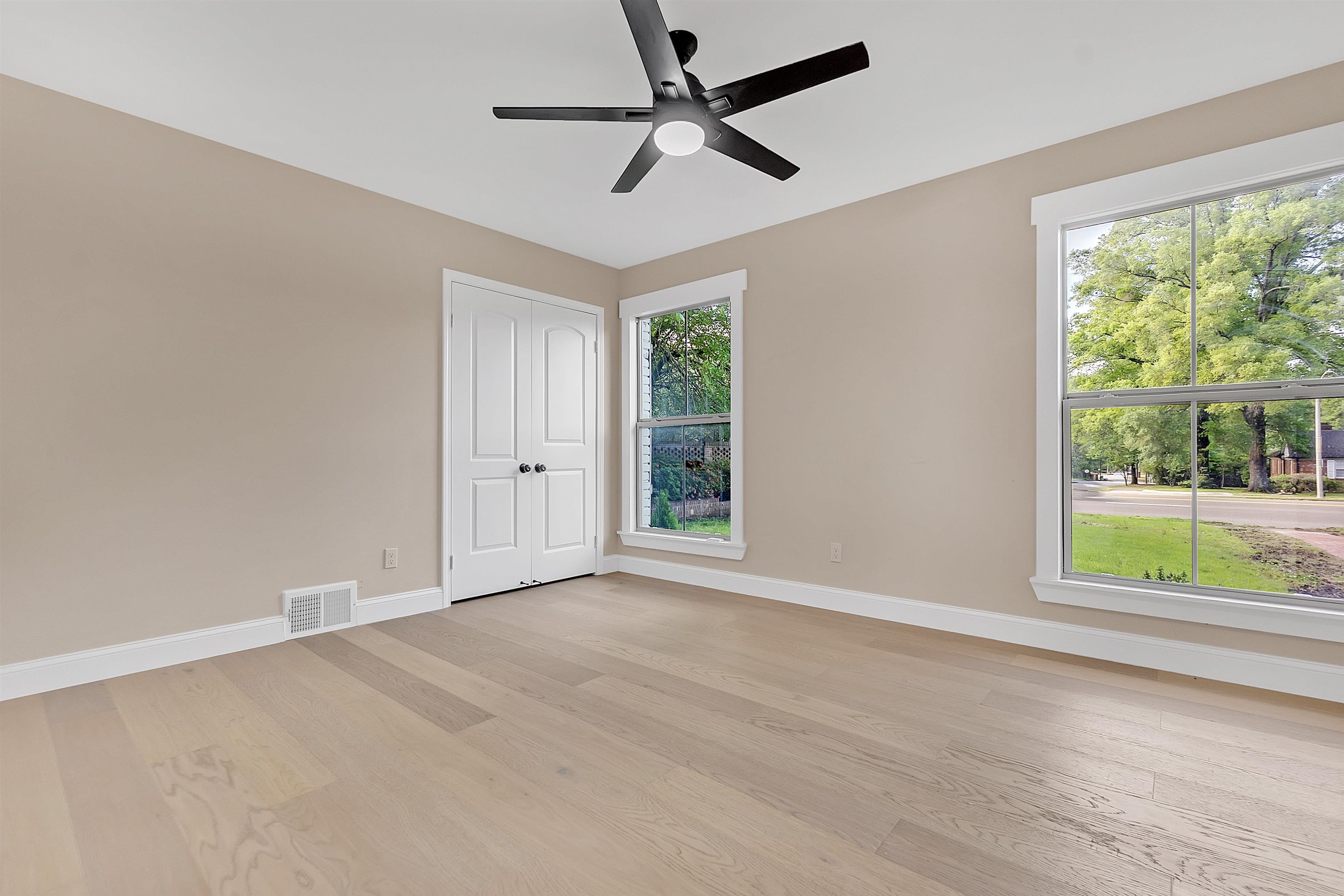 5385 Walnut Grove Road Memphis, TN 38120 - Photo 27 of 39 a view of an empty room with a window