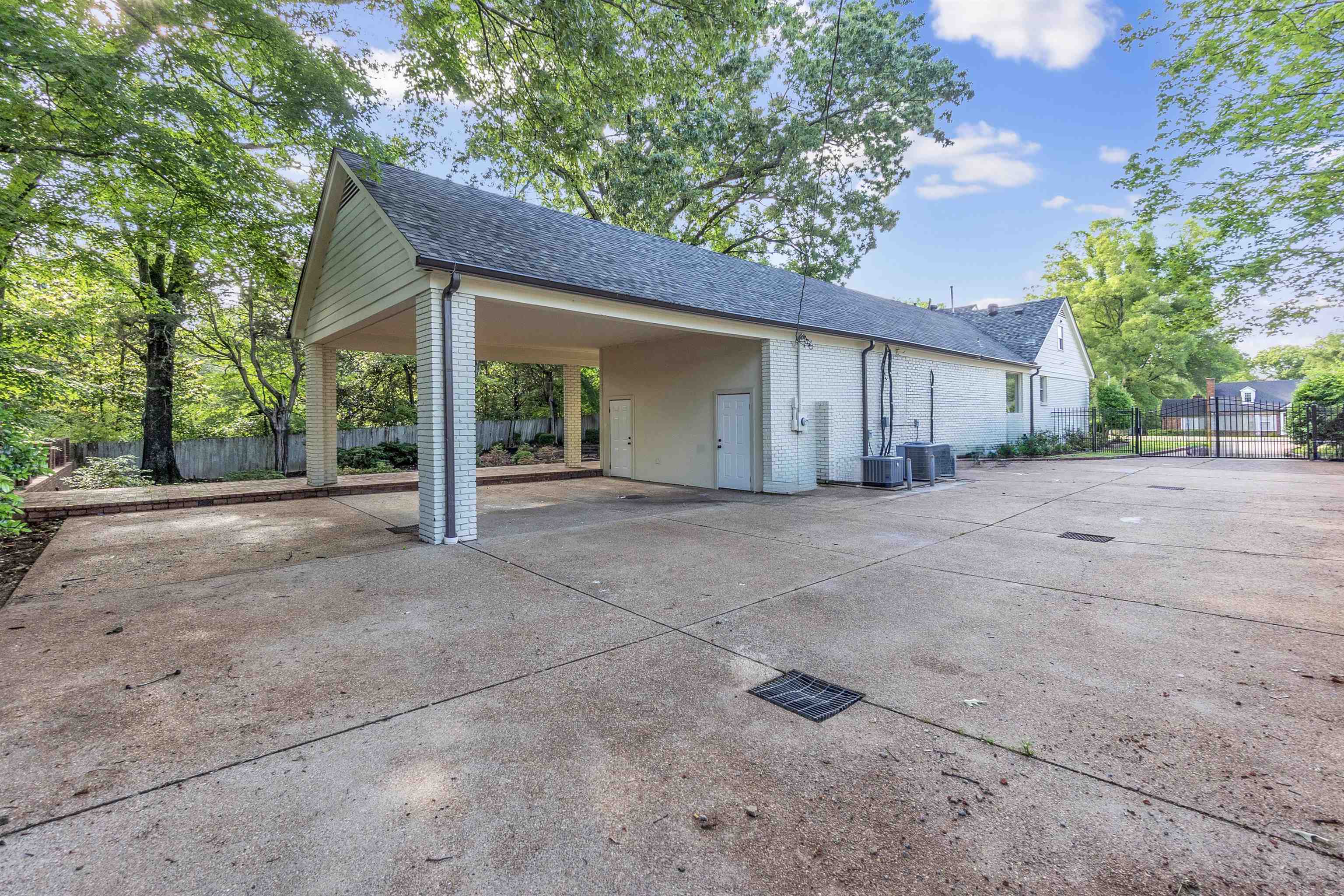 5385 Walnut Grove Road Memphis, TN 38120 - Photo 38 of 39 a view of a house with a outdoor space