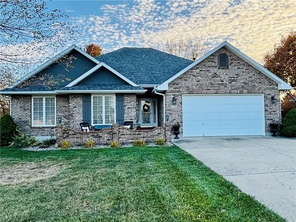 $338,500 | 706 Opera House Lane, Odessa, MO 64076
