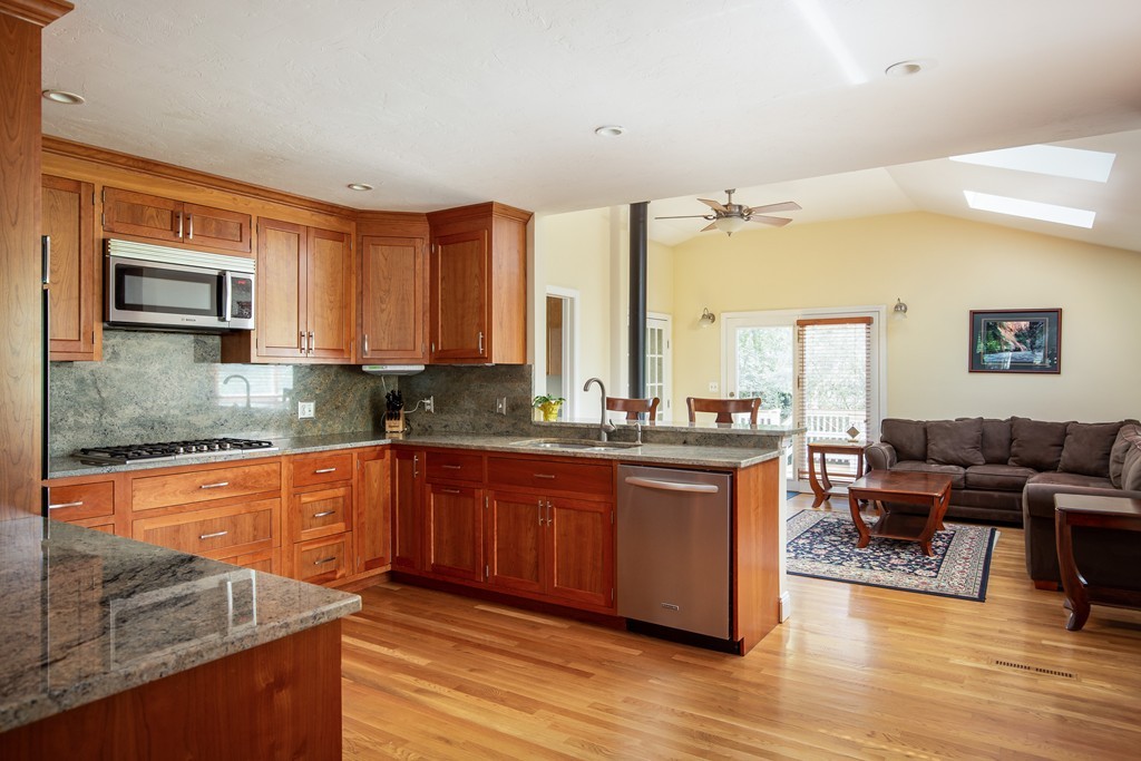 27 Priscilla Road Hopkinton, MA 01748 - Photo 5 of 30 Gallery Image 5