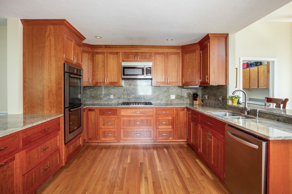27 Priscilla Road Hopkinton, MA 01748 - Photo 6 of 30 Gallery Image 6
