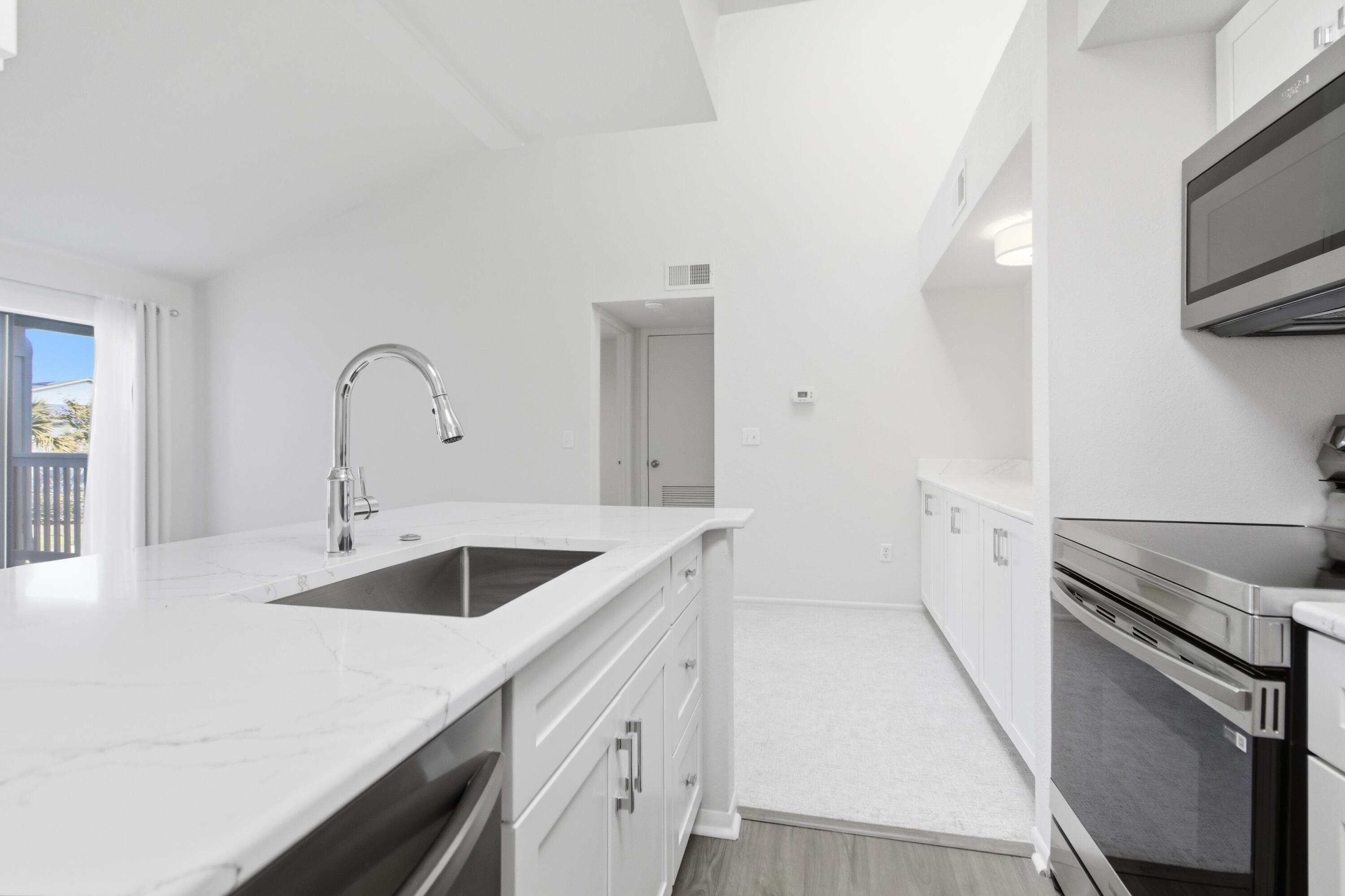 1481 Center Street, Unit 603 Mount Pleasant, SC 29464 - Photo 14 of 38 Kitchen