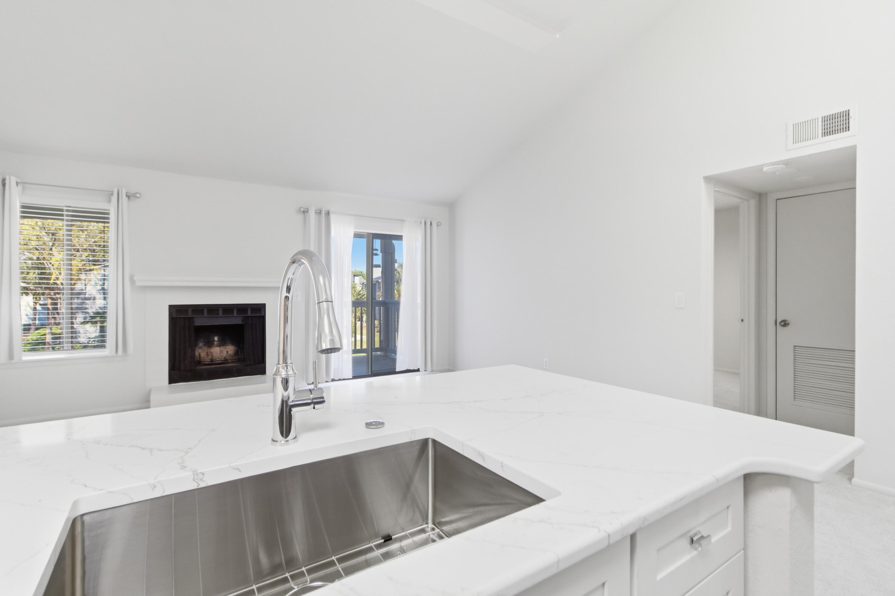 1481 Center Street, Unit 603 Mount Pleasant, SC 29464 - Photo 15 of 38 Kitchen