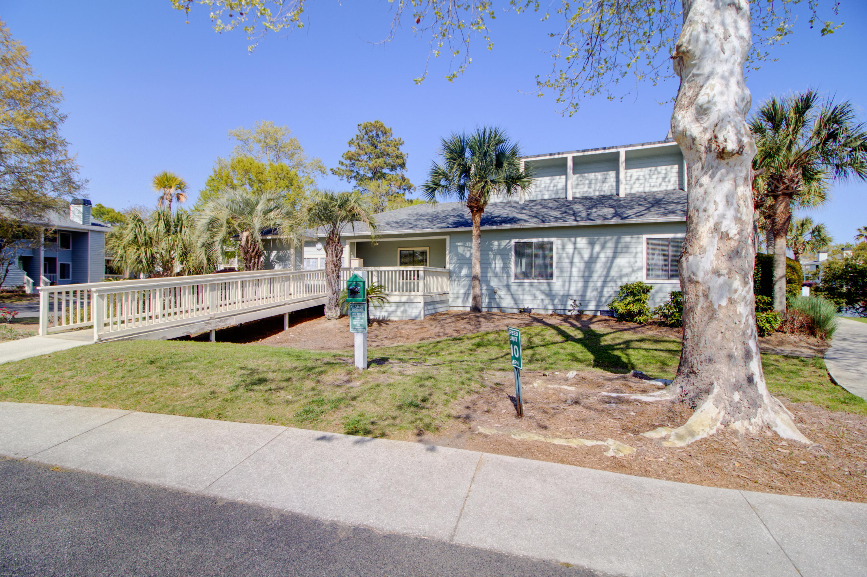 1481 Center Street, Unit 603 Mount Pleasant, SC 29464 - Photo 31 of 38 Amenities