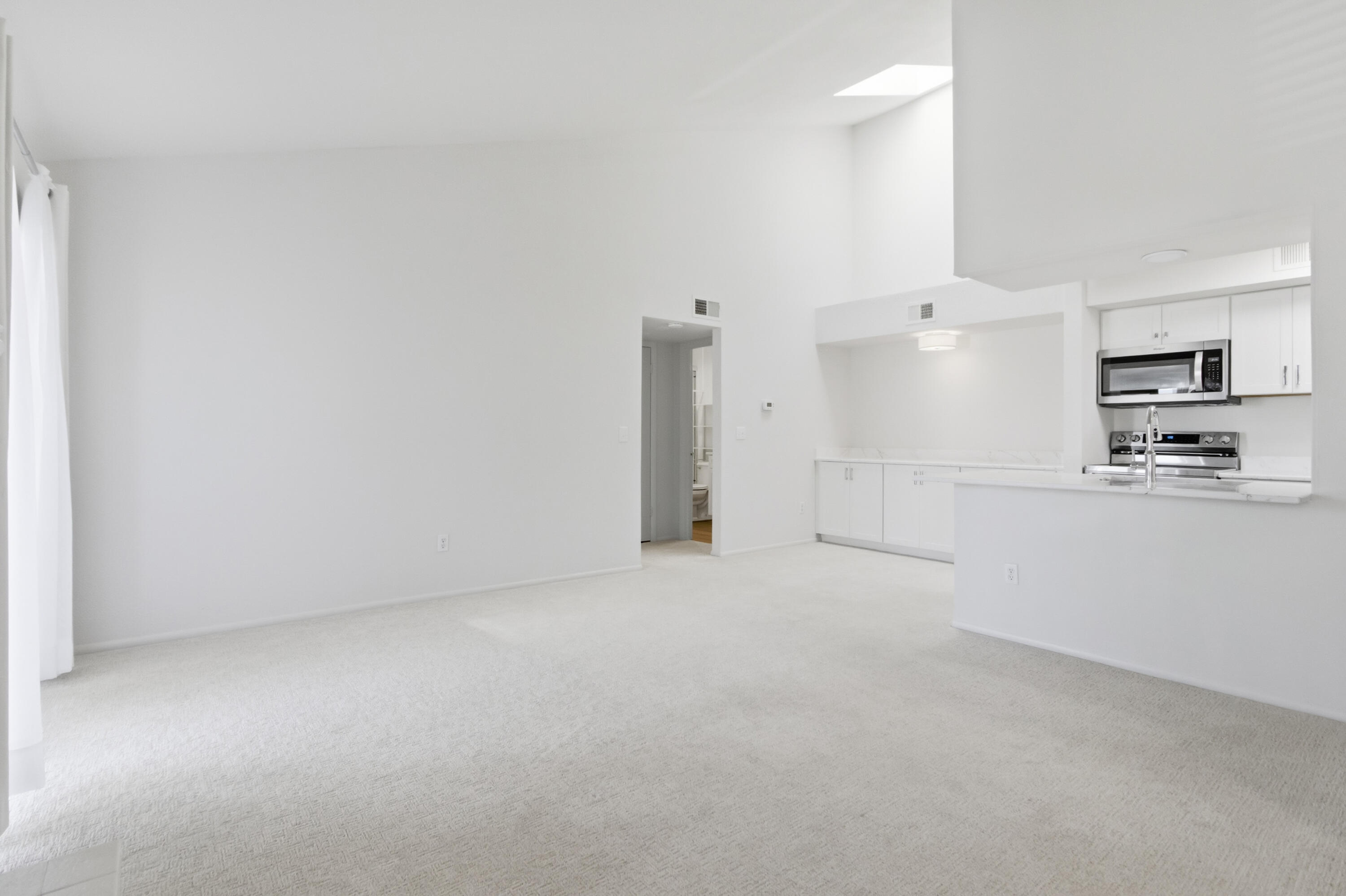 1481 Center Street, Unit 603 Mount Pleasant, SC 29464 - Photo 5 of 38 Living Room