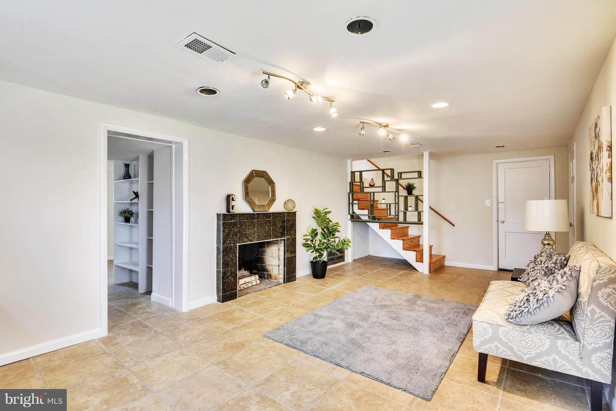 9502 Hale Place Silver Spring, MD 20910 - Photo 22 of 25 Family room