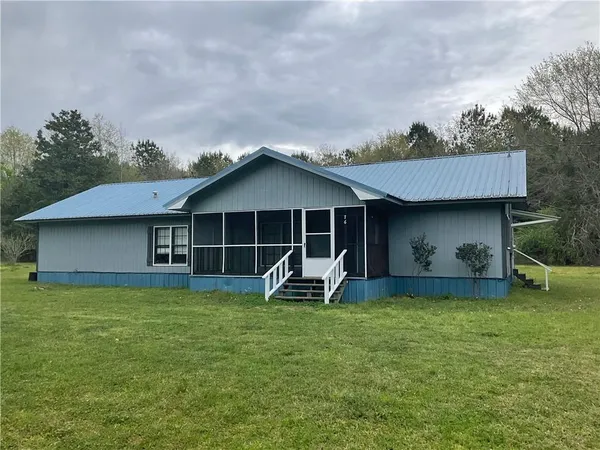 a view of a house with yard and entertaining space