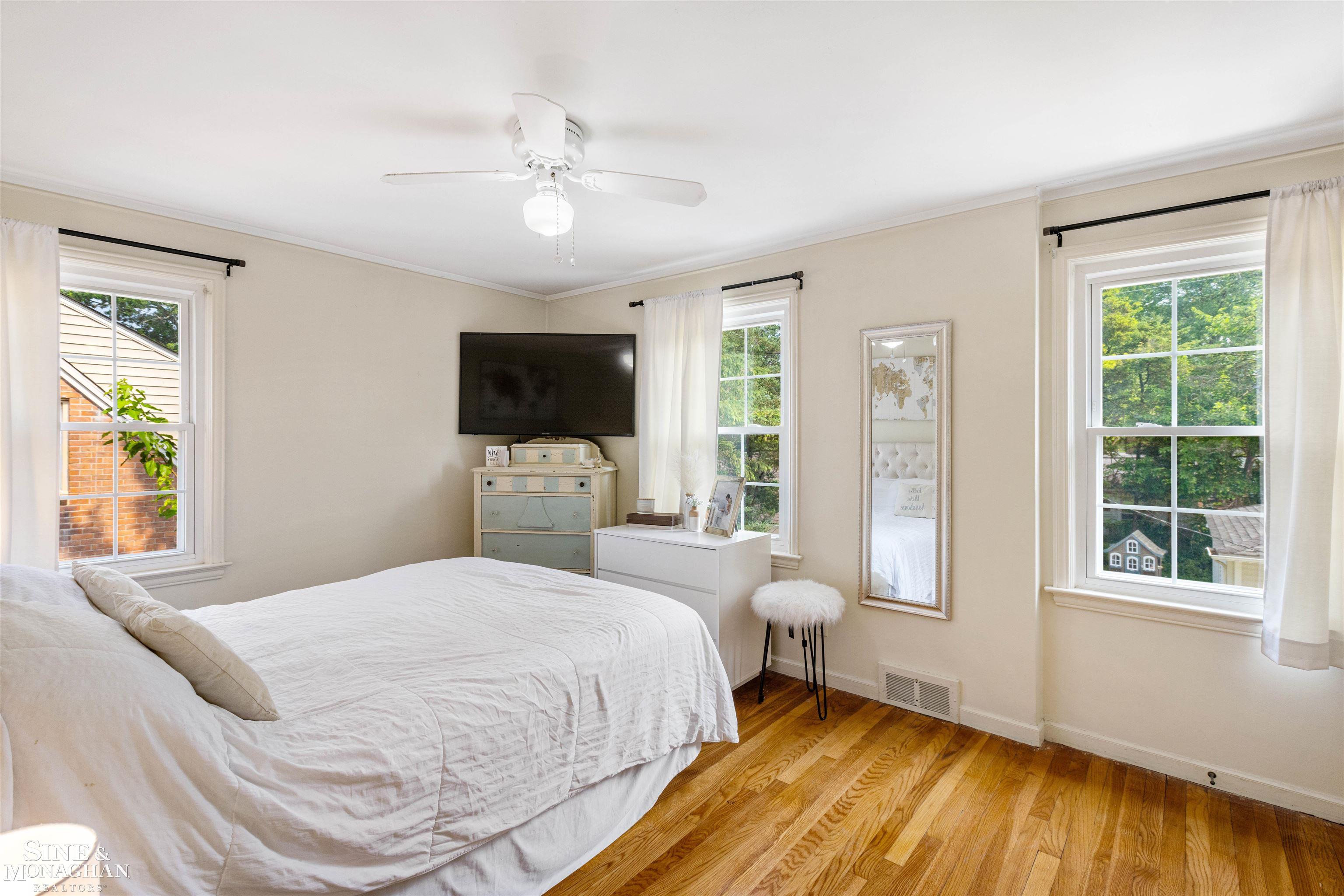 252 Kerby Road Grosse Pointe, MI 48236 - Photo 17 of 40 50146162-3532d2d9-b11b-4aaa-b5ed-550107d8819d.JPG