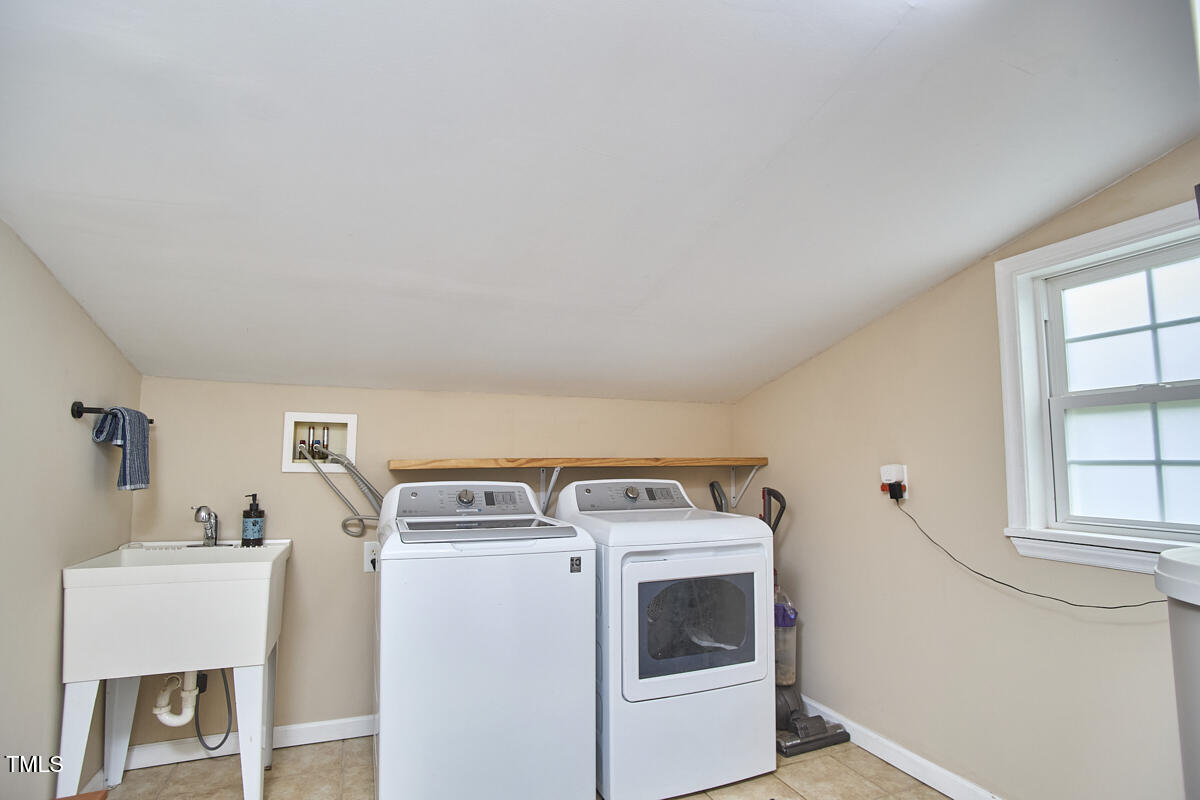 909 Goodwin Road Durham, NC 27712 - Photo 19 of 52 a utility room with dryer and washer