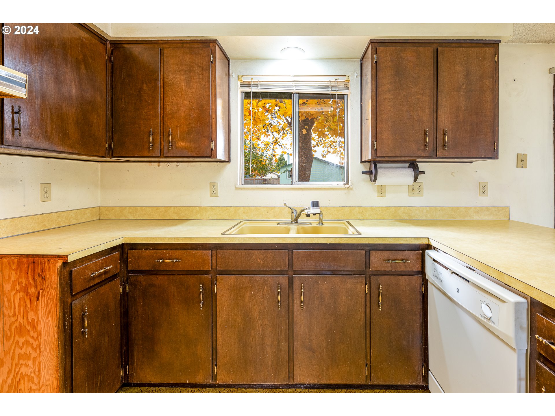 666 South 37th Street Springfield, OR 97478 - Photo 12 of 31