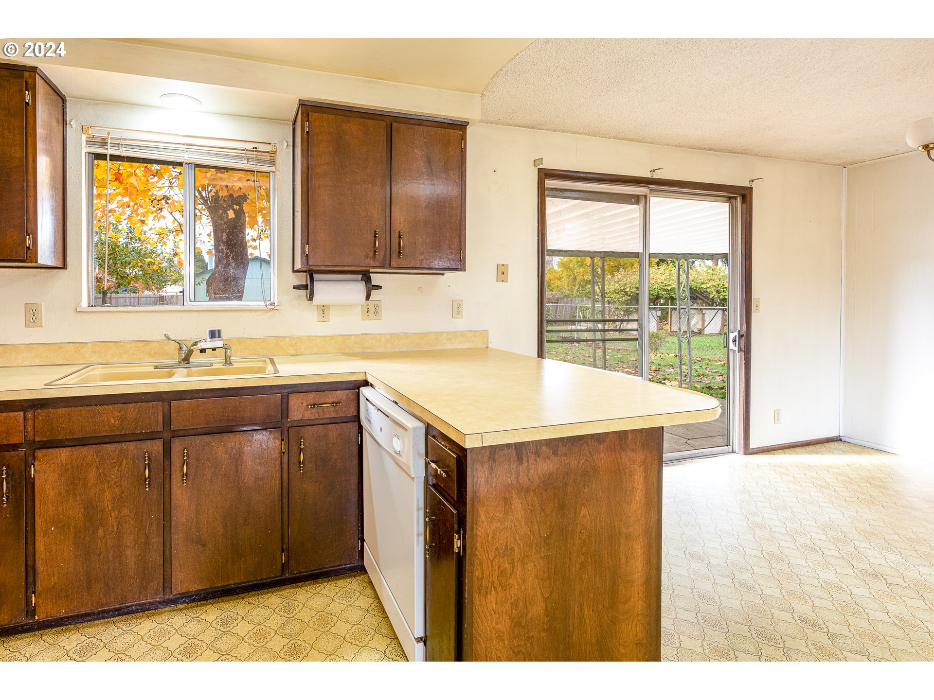 666 South 37th Street Springfield, OR 97478 - Photo 13 of 31